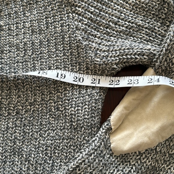 Boohoo Wear Your Heart On‎ Your Sleeve Sweater - Picture 5 of 9